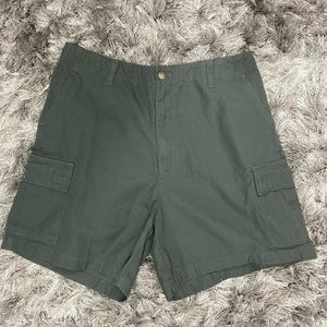 Cherokee women green 100% cotton cargo shorts. Size 14.  NWOT.